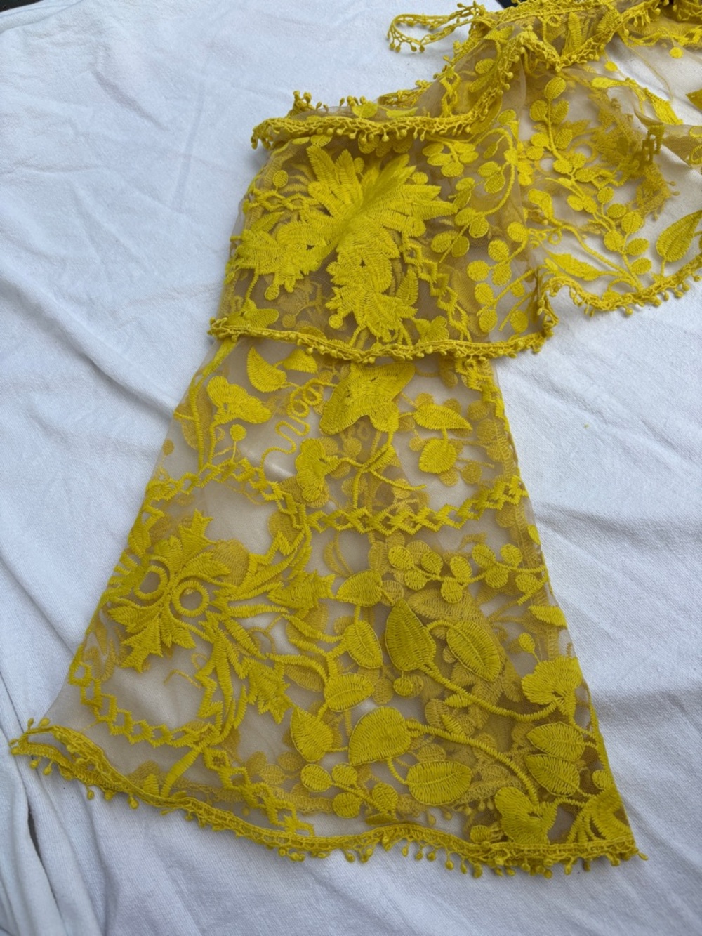 WFashion Nova Yellow Lace Off-Shoulder Crop Top Sz XS - Picture 14 of 15